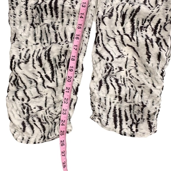 Parker ruched cropped Devlin pants pleated front pockets tiger print green sz 8 - Picture 14 of 15